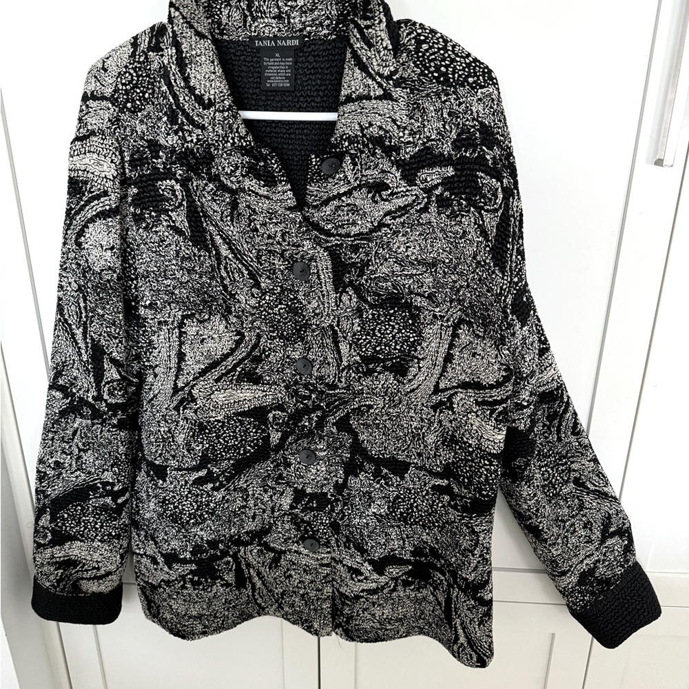 Tania Nardi crinkle stretch fabric Jacket. Reversible to solid black ladies XL.